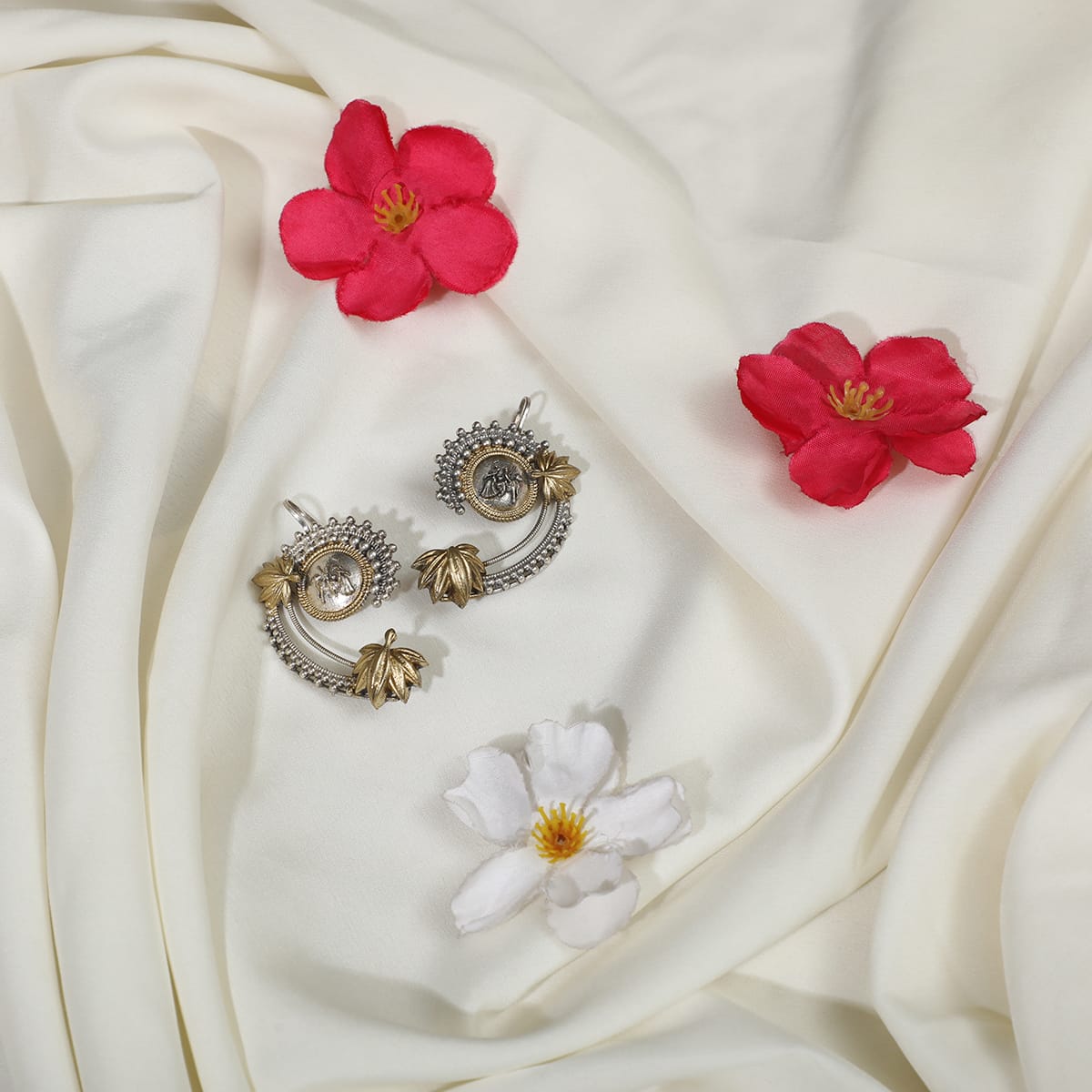 Dual Tone Ethnic Earcuff